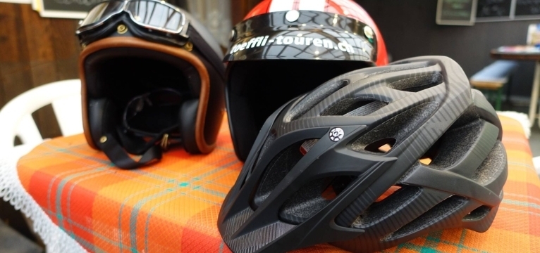 B&uuml;roausflug Helme